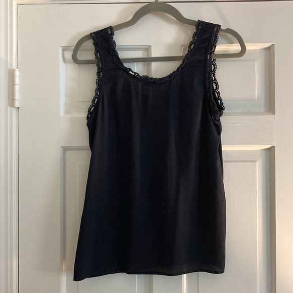 Aqua M navy blue tank top with scallop neckline. EUC from Bloomingdale’s - Picture 4 of 4